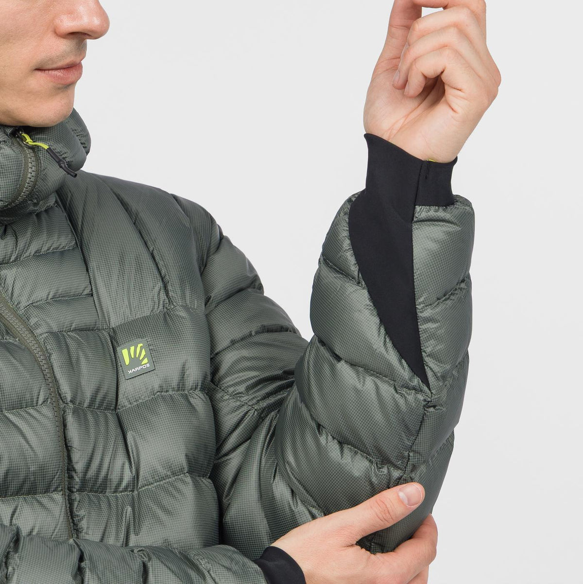 VESTE À CAPUCHE EN DUVET    CASTOR | 2511016-063    2026-27