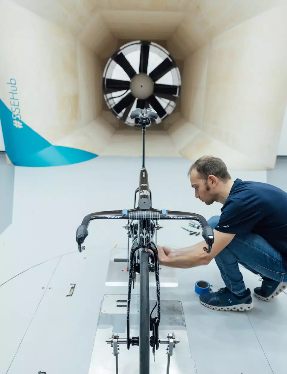 Supersonica SLR   E655IT2	      NOUVEAU  T16 Silver Velvet Red  Glossy     SHIMANO DURA-ACE Di2 R9270 2x12S TRIATHLON	MICHE KLEOS 67 (Front) / 85 (Rear)