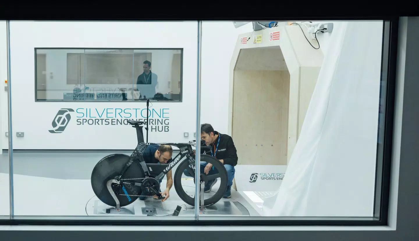 Supersonica SLR   E655IT2	      NOUVEAU  T16 Silver Velvet Red  Glossy     SHIMANO DURA-ACE Di2 R9270 2x12S TRIATHLON	MICHE KLEOS 67 (Front) / 85 (Rear)