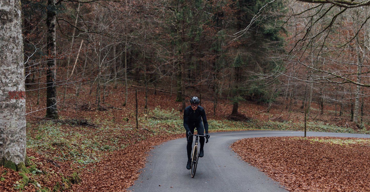 ADAPT MULTI - VESTE    4W250775ADAPTMULT      2025   The model wears a size M.