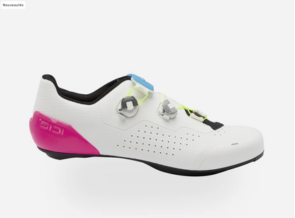 CHAUSSURES SIDI GENIUS  X  WYVE     2026   Couleur : blanc fluo