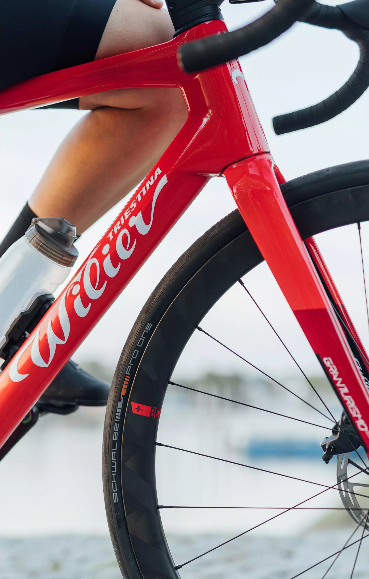 Granturismo SLRE602F3L   R8 Faded Red White Glossy	SRAM FORCE AXS E1 2x12	MICHE KLEOS 42 CARBON 2026