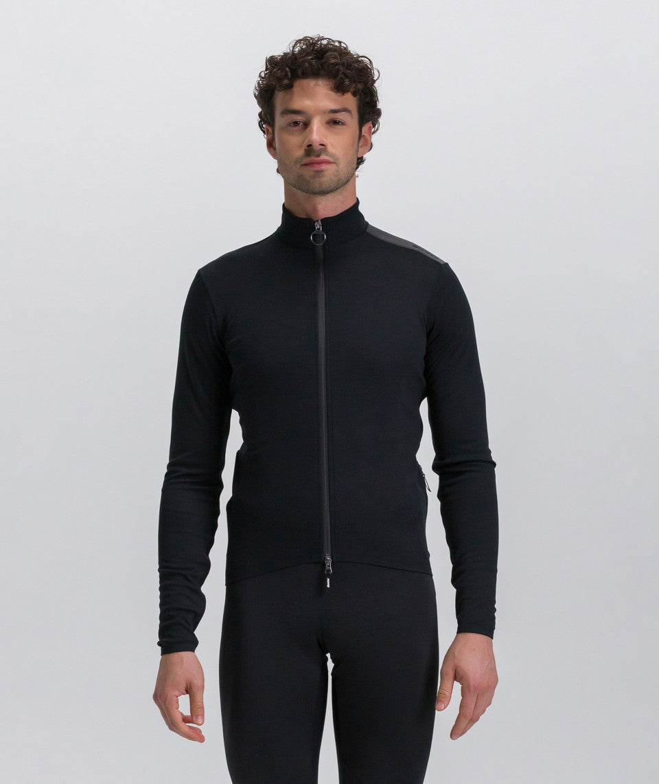 ADAPT MULTI - VESTE    4W250775ADAPTMULT      2025   The model wears a size M.