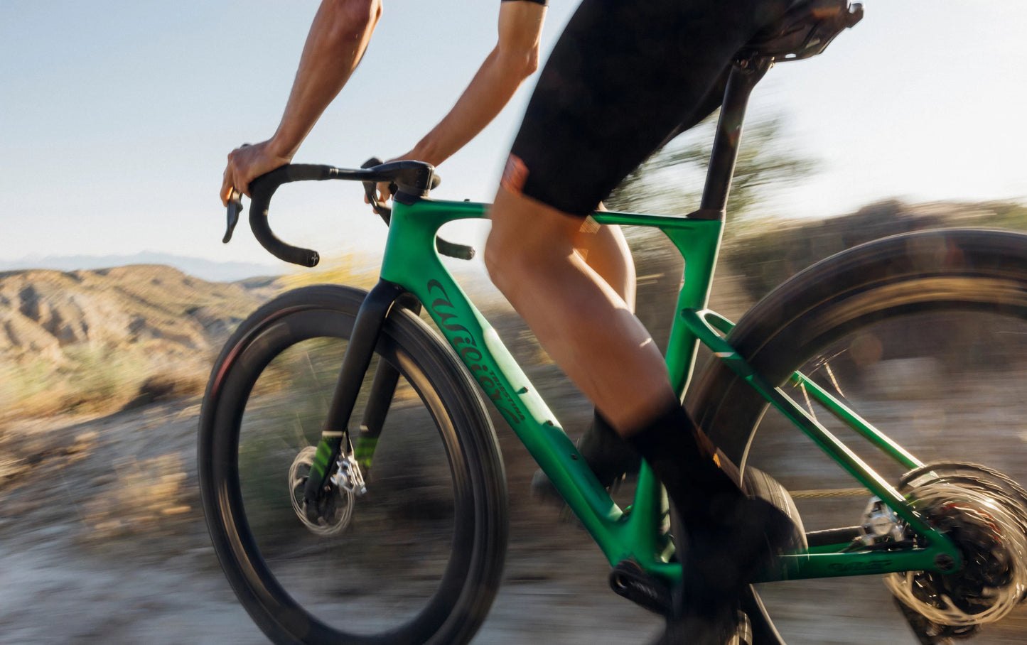 Rave SLR ID2  E628G4G (with carbon F BAR)	    V11 Glitch Black  Glossy        SHIMANO GRX Di2 1x12S	MICHE AERO GRAFF CARBON 48 mm  2026