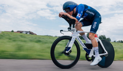 Supersonica SLR   E655IT2	      NOUVEAU  T16 Silver Velvet Red  Glossy     SHIMANO DURA-ACE Di2 R9270 2x12S TRIATHLON	MICHE KLEOS 67 (Front) / 85 (Rear)