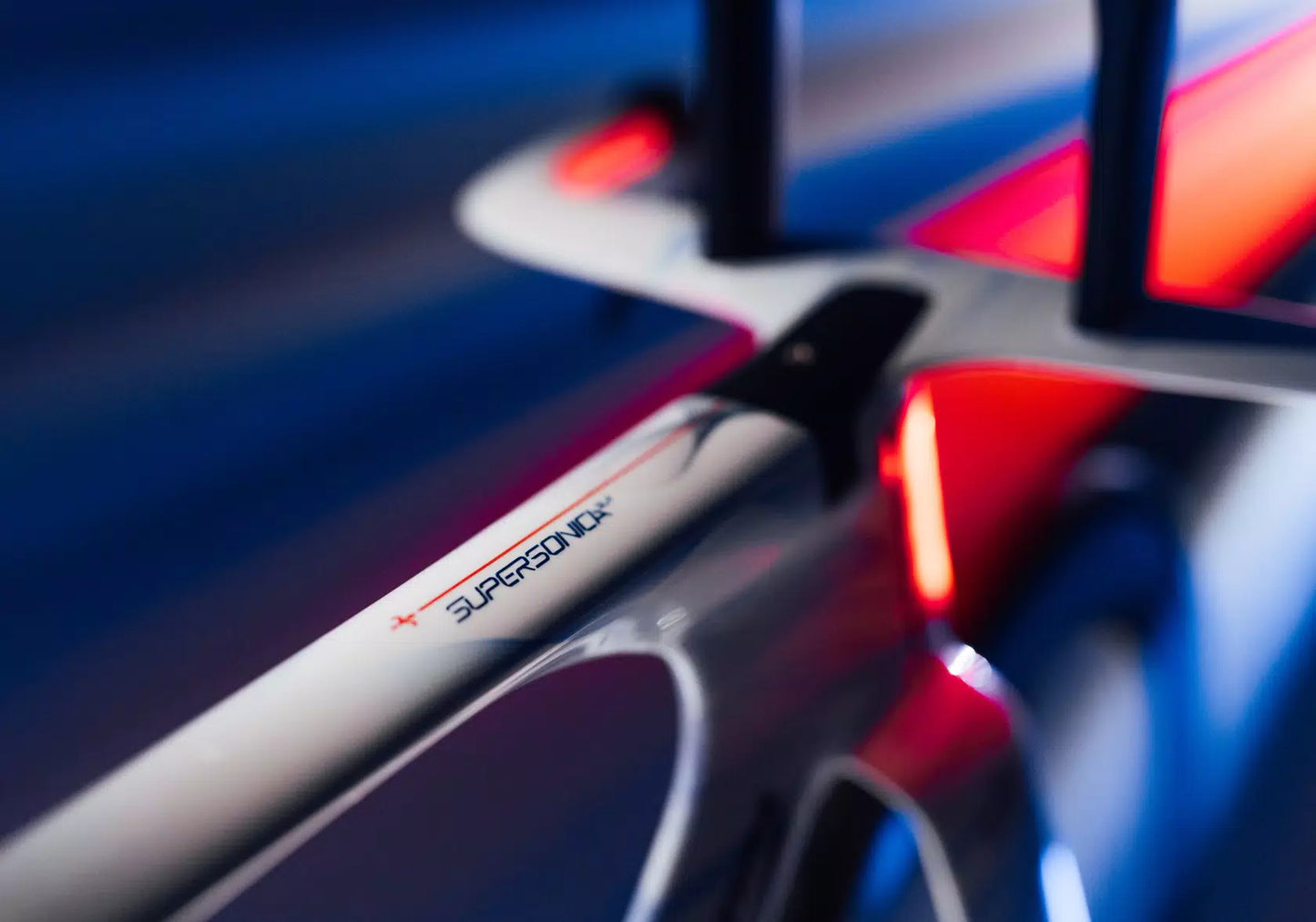 Supersonica SLR   E655IT2	      NOUVEAU  T16 Silver Velvet Red  Glossy     SHIMANO DURA-ACE Di2 R9270 2x12S TRIATHLON	MICHE KLEOS 67 (Front) / 85 (Rear)