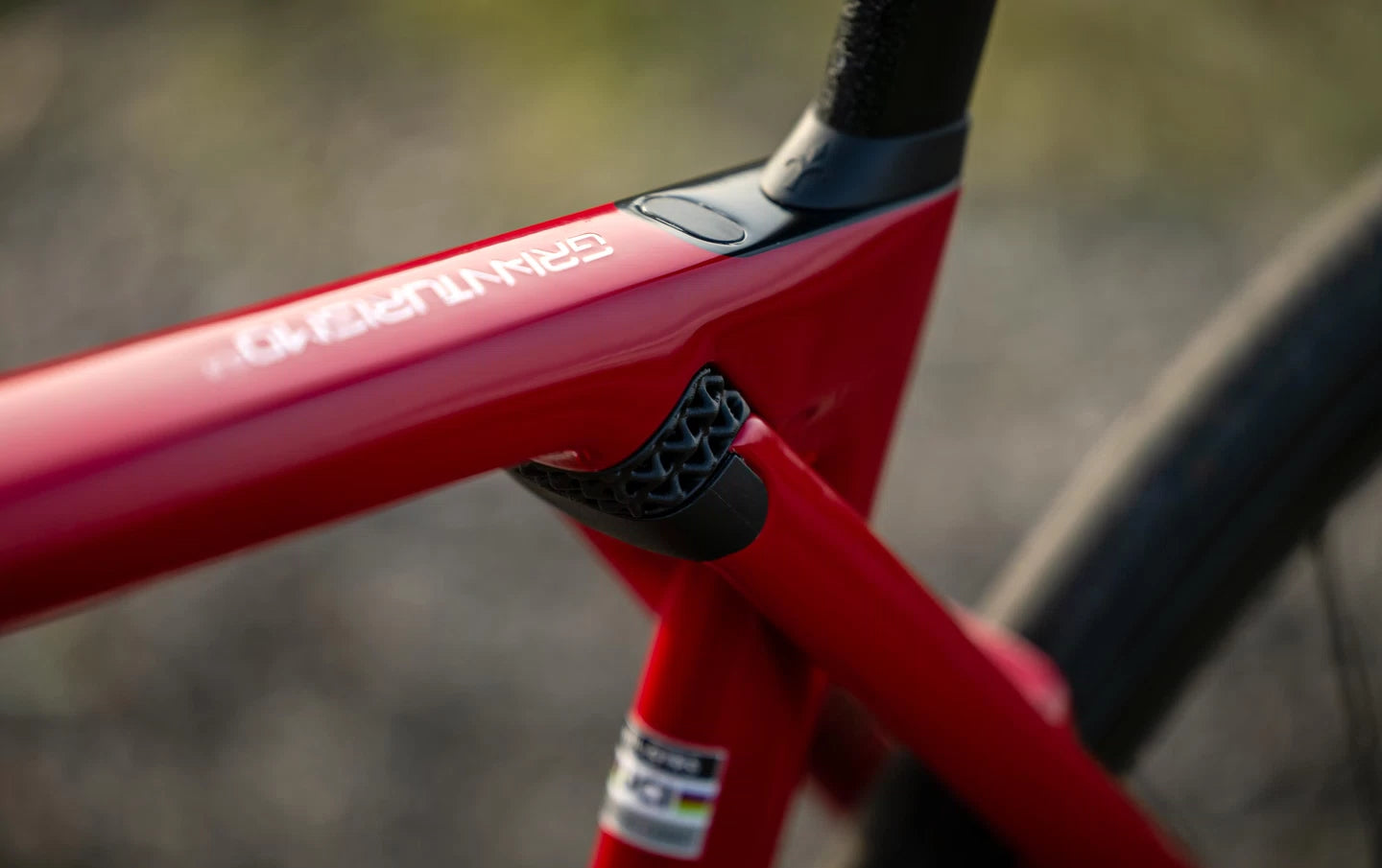 Granturismo SLRE602F3L   R8 Faded Red White Glossy	SRAM FORCE AXS E1 2x12	MICHE KLEOS 42 CARBON 2026