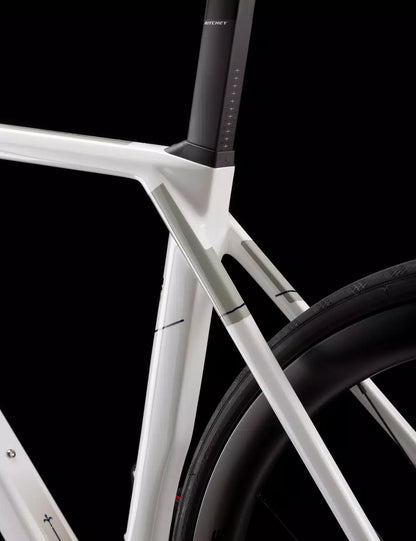 Granturismo SL     E640V38	R11 Black Silver  Glossy   SRAM RIVAL AXS E1 2x12	MICHE SWR EVO 40 CARBON    2026