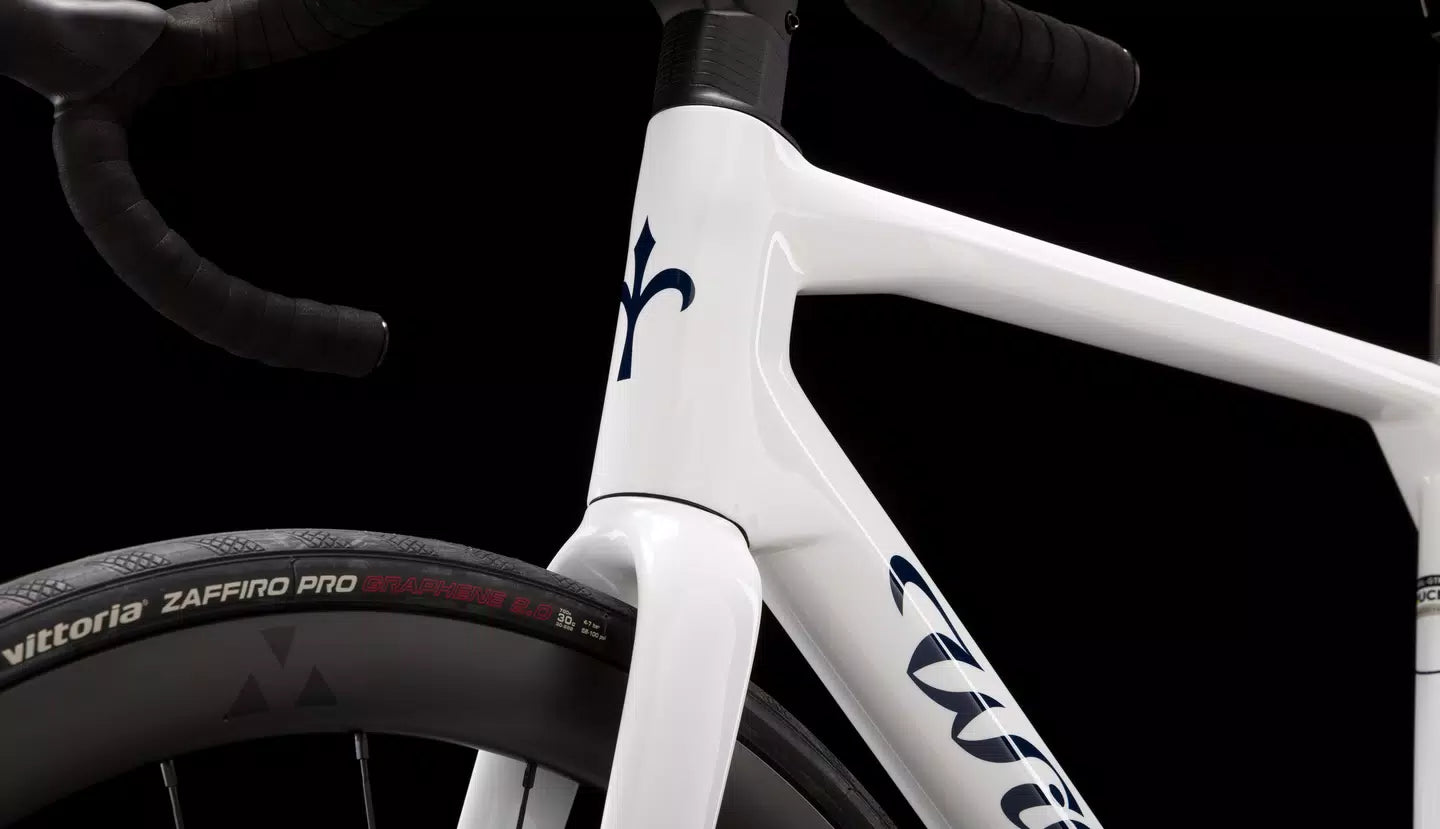 Granturismo SL     E640V38	R11 Black Silver  Glossy   SRAM RIVAL AXS E1 2x12	MICHE SWR EVO 40 CARBON    2026